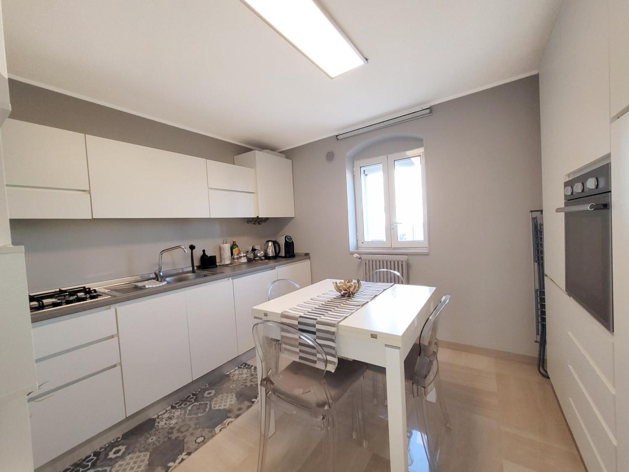 2 Bedrooms Penthouse In The Center Apartment *